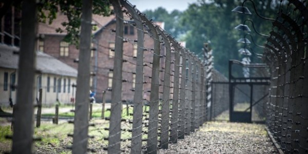 Ponad 200 ocalałych z Auschwitz i Holokaustu przyjedzie do Miejsca Pamięci Auschwitz 27 stycznia 2020 r. aby upamiętnić 75. rocznicę wyzwolenia niemieckiego nazistowskiego obozu koncentracyjn