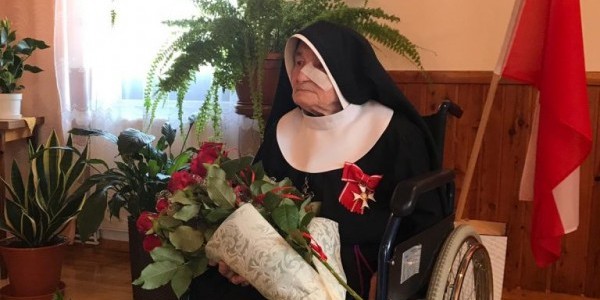 Siostra Ludwika Bednarek ze Zgromadzenia Sióstr Franciszkanek Rodziny Maryi - podczas II wojny światowej posługiwała w domu dziecka we Lwowie. To dzięki jej pomocy udało się uratować setki ży