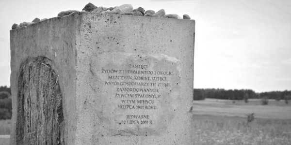 Zdjęcie: Fragment pomnika upamiętniającego pomordowanych Żydów z Jedwabnego Wikipedia, fotonews