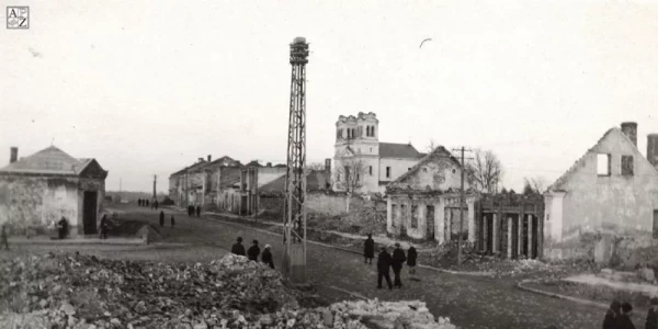 Biłgoraj, 1940 rok. Wschodnia pierzeja Rynku zniszczonego podczas działań wojennych 1939 roku. Archiwum Państwowe w Zamościu, Wikipedia, domena publiczna