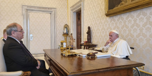 Historic Meeting:: Yad Vashem Chairman Dani Dayan met for a rare private audience with His Holiness Pope Francis at the Vatican.