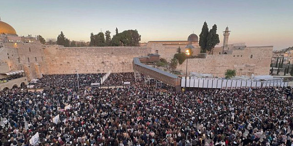 Tens of thousands participated in a gathering of prayer and unity at the Western Wall, the largest since the outbreak of the war. (courtesy)