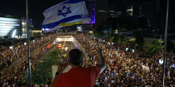 Israelis attend a rally calling for the release of Israelis held kidnapped by Hamas terrorists in Gaza outside the Defense Ministry Headquarters in Tel Aviv, Sept. 1, 2024. (Itai Ron/Flash90)