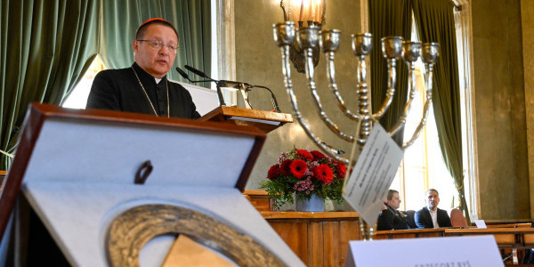 Wieża Babel i Pięćdziesiątnica. Kard. Grzegorz Ryś o dialogu chrześcijan i Żydów