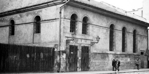 Kraków, synagoga Kupa na Kazimierzu przy ulicy Jonatana Warschauera (inny adres: ul. Miodowa), 1936. Ze zbiorów Narodowego Archiwum Cyfrowego